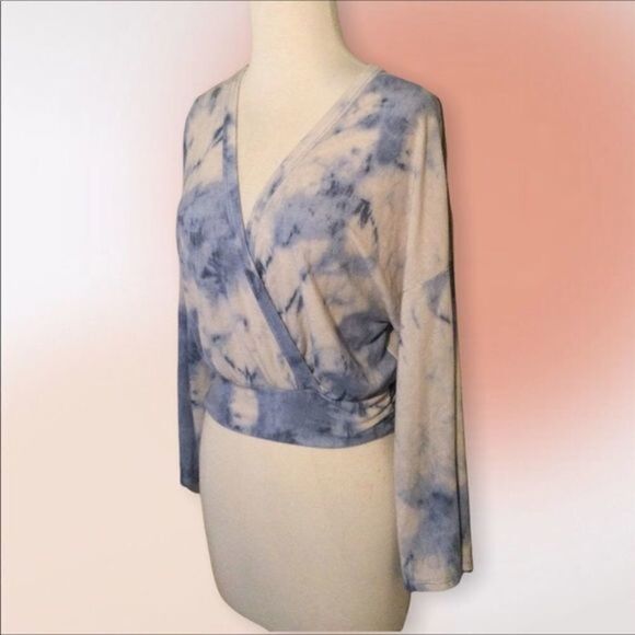 Lulu’s Blue And Ivory Tie Dye Open Back Reversible Long Sleeve Crop Top… - Picture 8 of 14